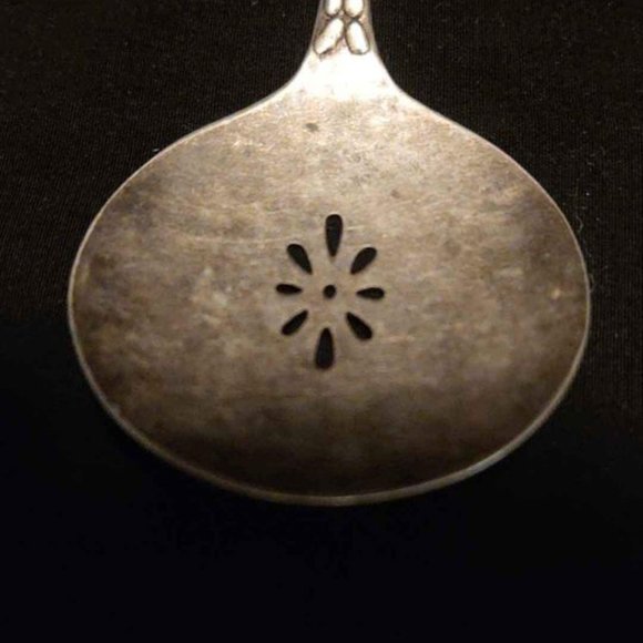 VINTAGE CARLTON SIVLER PLATE PLANTERS MR. PEANUT SLOTTED SPOON 5 1/4" Long - Picture 4 of 9